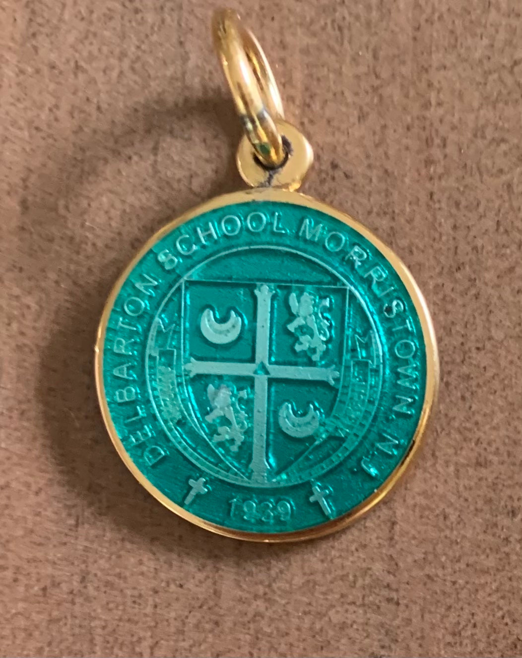 Charm - Small Green Enamel Crest in Vermeil - Green/Gold