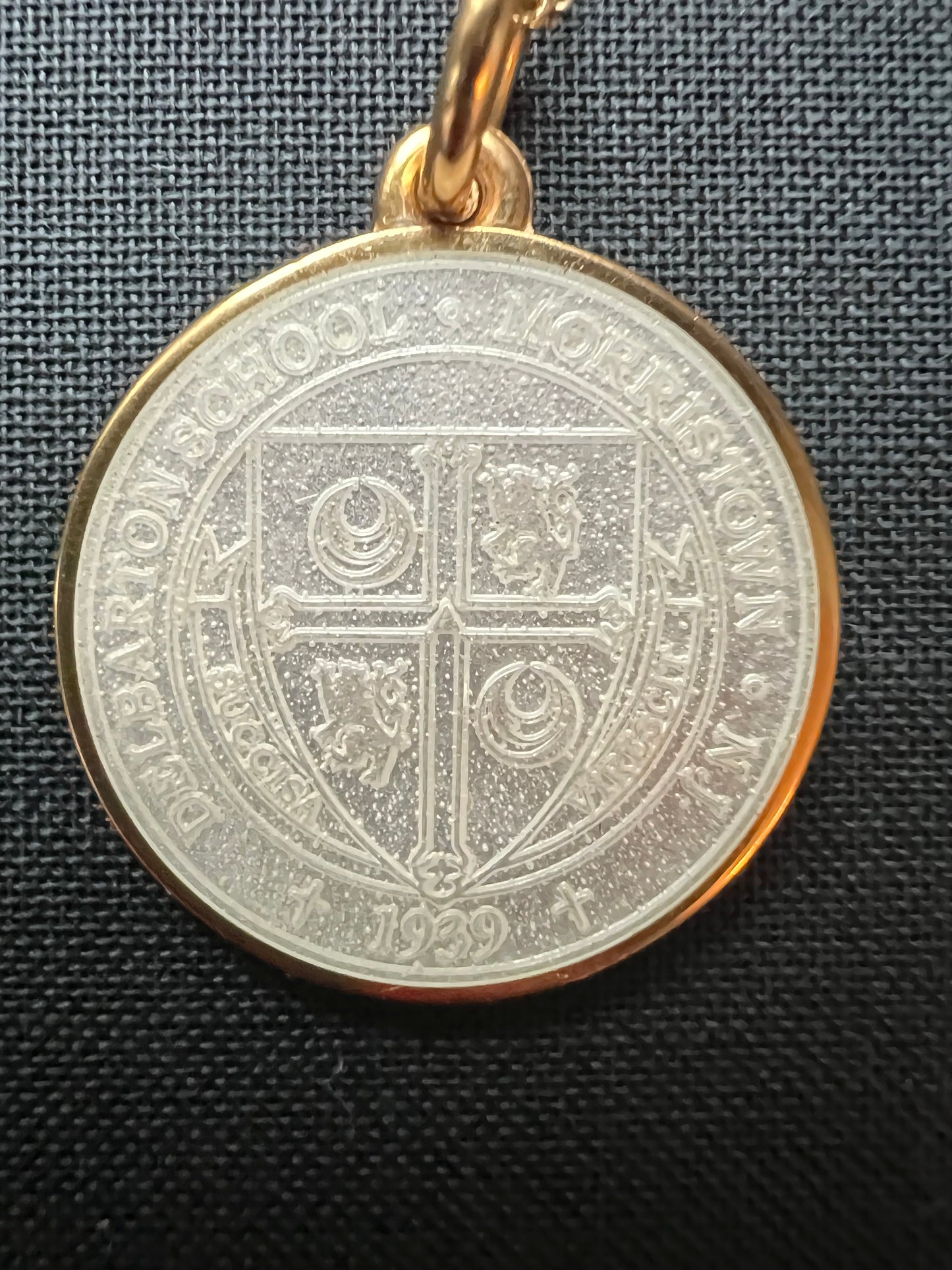 Charm - F. Gerald New Large White Enamel Crest in Vermeil - White/Gold